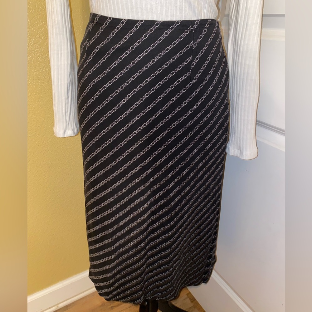 Black skirt. Size: 6. Good condition. Brand: Talbots